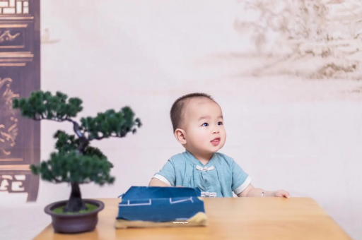 单县怀孕肚子中间凹两边凸